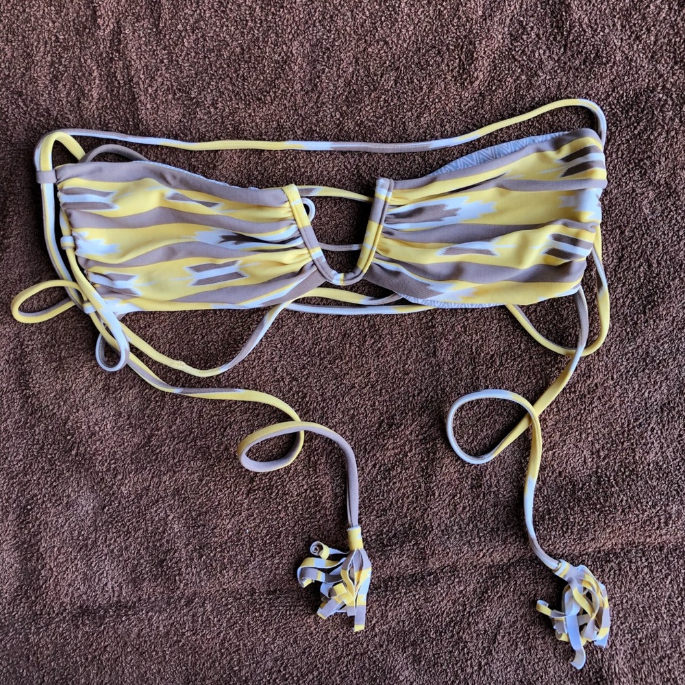 Large acacia top